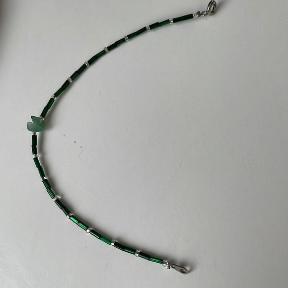 VINTAGE Dainty Jadeite Chip Bracelet - Picture 7 of 8